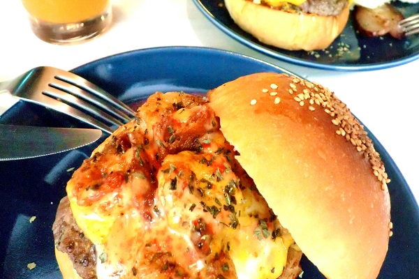 エビモッツァレラチーズバーガー