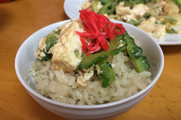 ゴーヤーチャンプルーとジューシー