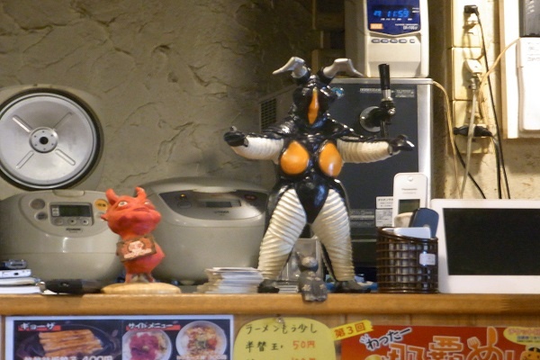 琉家の系列店に必ず飾っているゼットン
