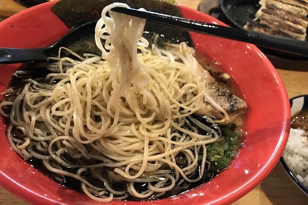 琉球こがしらーめんの細麺