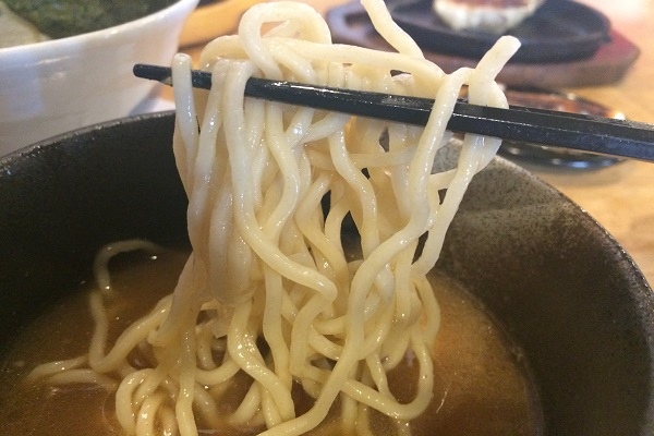 中太麺が特長のつけめん