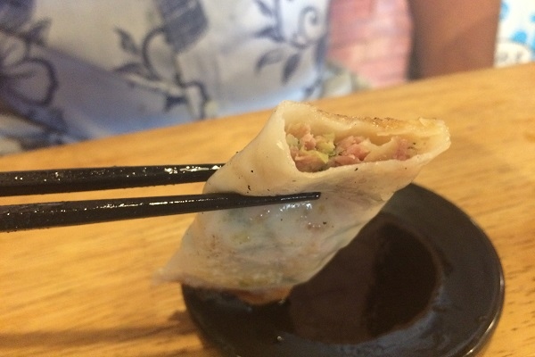 鉄板餃子は棒状