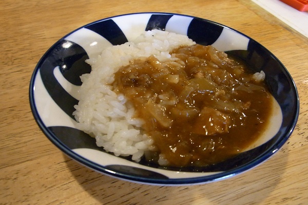 ランチサービスのカレーライス