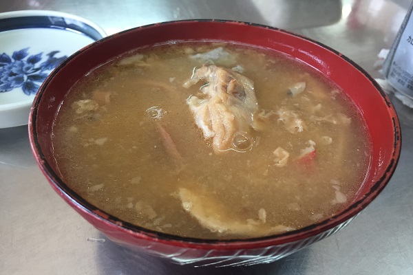 新鮮な生ガキはレモン汁で食べます