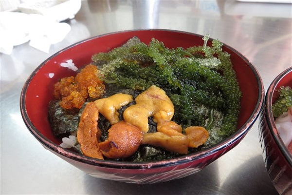 うにブドウ丼