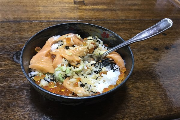 イクラ・サーモン丼
