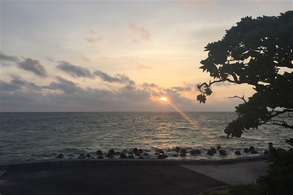 小島からの夕日