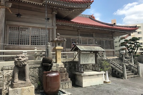 拝殿周辺