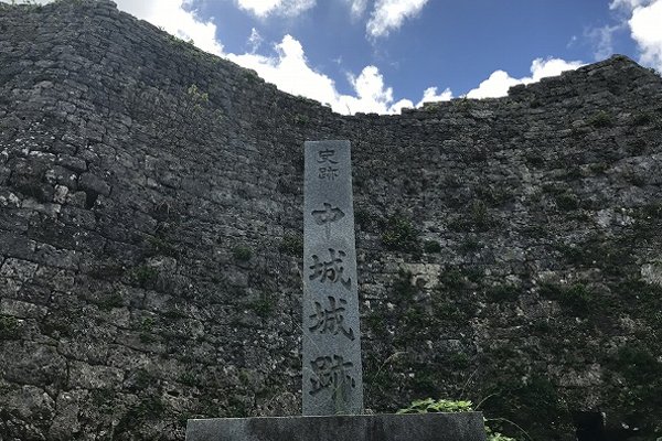 正門の石碑