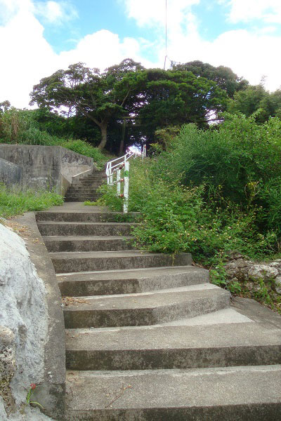 末吉宮鳥居への階段