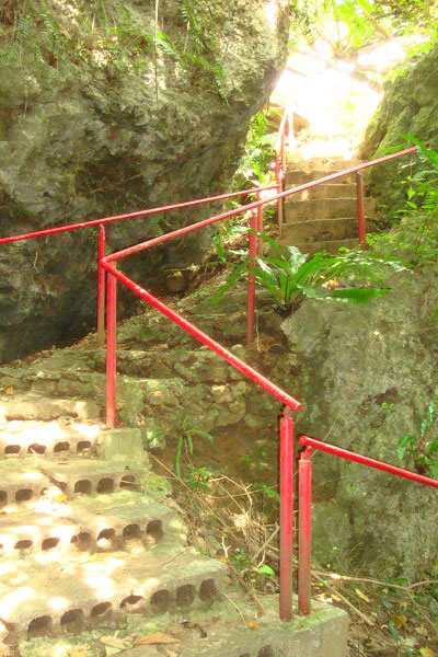 末吉宮谷の階段
