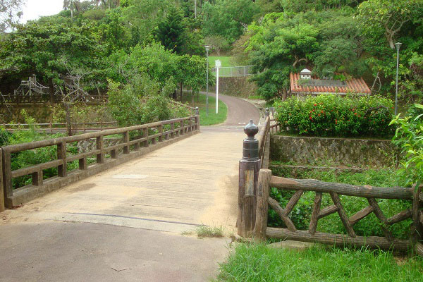 末吉公園の花見橋